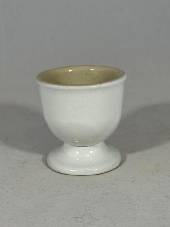 Eierbecher weiss glaenzend